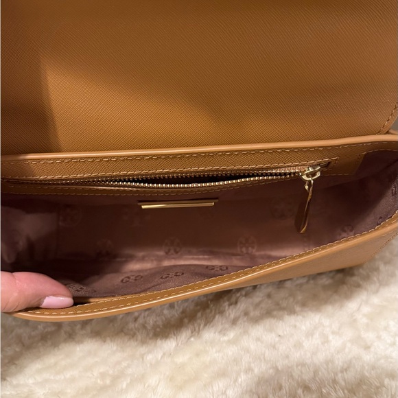 Tory Burch Tan Leather Shoulder Bag - Picture 5 of 11